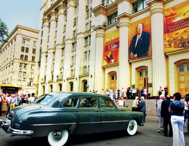 Автомобиль «ЗИМ», подаренный А. А. Расплетину правительством СССР, был отреставрирован к юбилею по решению руководства предприятия