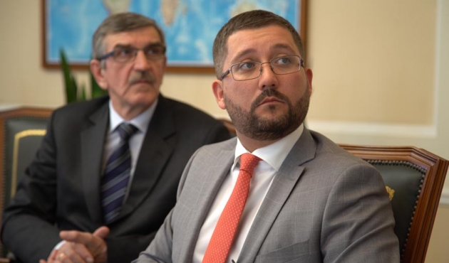 Владимир Захватошин и Руслан Ашурбейли (слева направо) на научно-техническом совете 12 мая 2017 года
