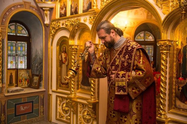 Божественная литургия в храме Святой Елисаветы в Покровском-Стрешневе