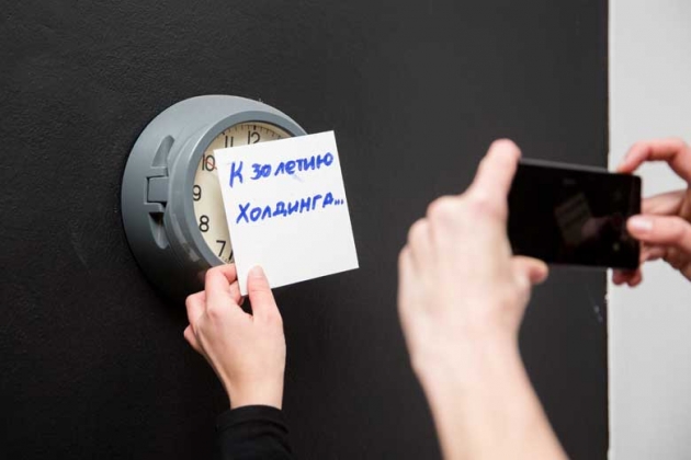 Заставка подручными средствами, рукодельные кадры. Готовимся встречать год 30-летия холдинга