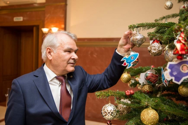 Алексей Гордин на новогоднем вечере «Социум-клуба»