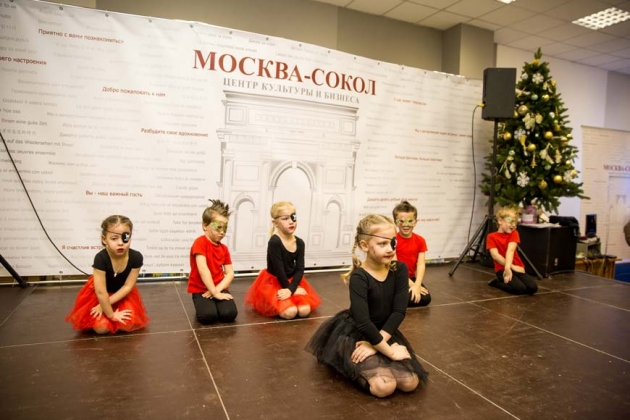 Кстати, все маленькие артисты, выступавшие на празднике, тоже получили подарки