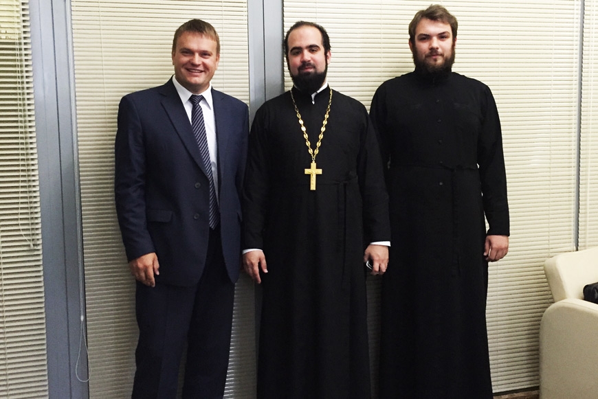Директор по развитию ООО «СОЦИУМ-ПОСЕЛЕНИЯ» Денис Шмелёв встретился с руководителями службы протокола Управляющего Нижегородской епархией иереем Александром и диаконом Артемием