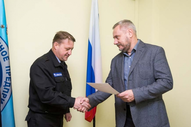 Грамоту получает Александр Николаевич Кравченко