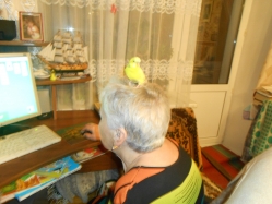 Кузя на голове хозяйки