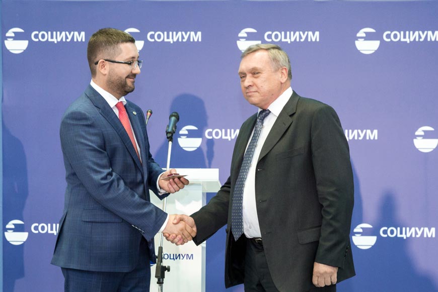 Руслан Ашурбейли, генеральный директор АО «Социум-А»  и Владимир Иванович Евсеев, генеральный директор ООО «АПКБ»