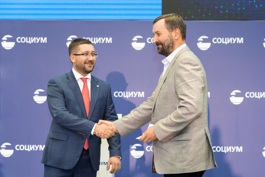 Руслан Ашурбейли, генеральный директор АО «Социум-А» и Владимир Владимирович Лебедев, главный редактор газеты «Военно-промышленный курьер»