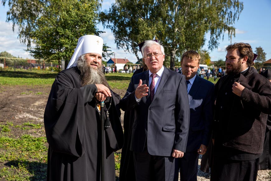 Игорь Ашурбейли и митрополит Нижегородский и Арзамасский Георгий в селе Хирино