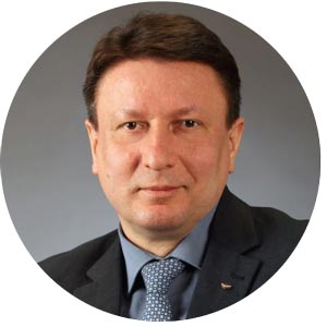 Олег Лавричев