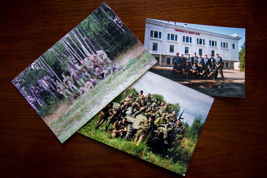 Слева: 1999 год. На марш -броске в Подмосковье. Справа: 2001 год. Мероприятия на охраняемом объекте. Снизу: 2000 год. Стрельбы на полевом выходе.