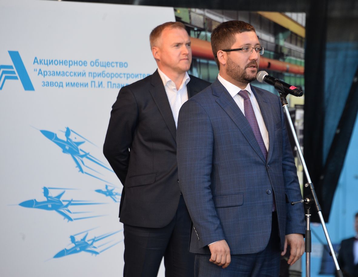 Генеральный директор АО "Социум-А" Руслан Ашурбейли и корпоративный директор АО "Социум-А", председатель Совета директоров АО "АПЗ" Андрей Данько