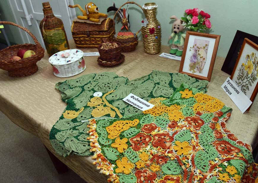 Выставка творческих работ «Наши руки не для скуки, для любви – сердца»