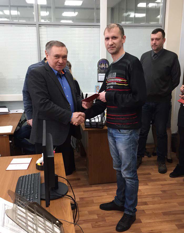 Монтажники радиоэлектронной аппаратуры и приборов ООО «АПКБ» получили свидетельства о повышении квалификации