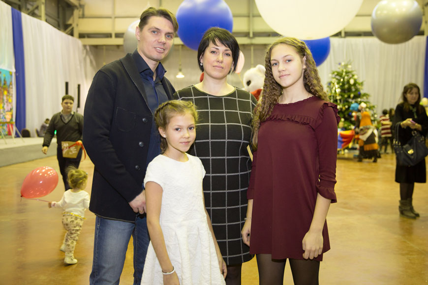 Катя, 13 лет и Маша, 10 лет, дочери Евгения Афонченко (ООО «СОТЕЛ»)
