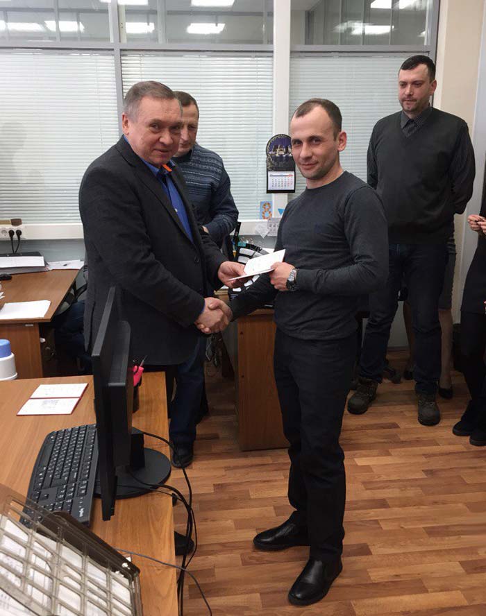 Монтажники радиоэлектронной аппаратуры и приборов ООО «АПКБ» получили свидетельства о повышении квалификации