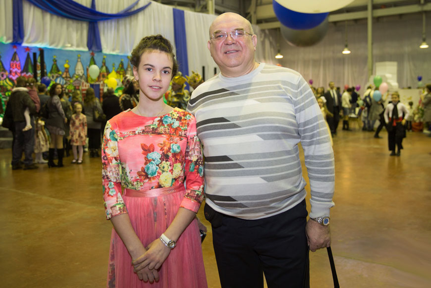 Злата, 12 лет, внучка Игоря Косяка (ВЭС ВКС), учится в 5-м классе музыкальной школы по классу фортепиано
